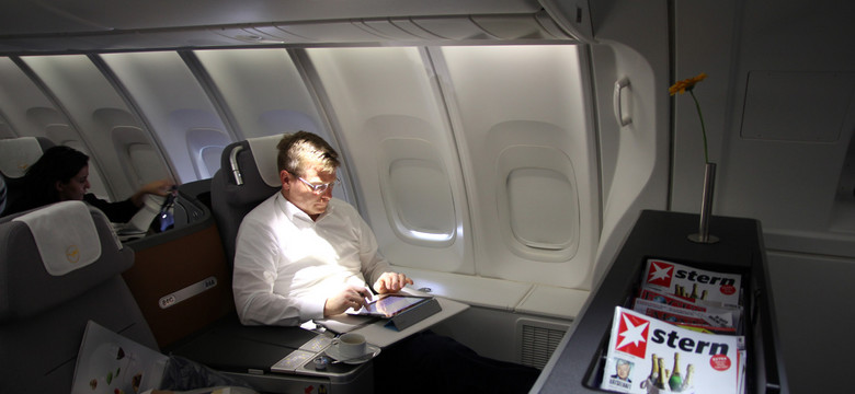 Klasa biznes: jak podróżuje się na pokładzie Boeinga 747-8 Lufthansy?