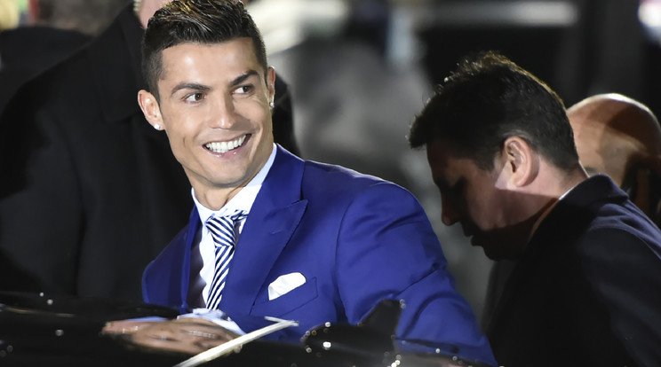 Ronaldo mélyen a zsebébe nyúlt/Fotó: AFP