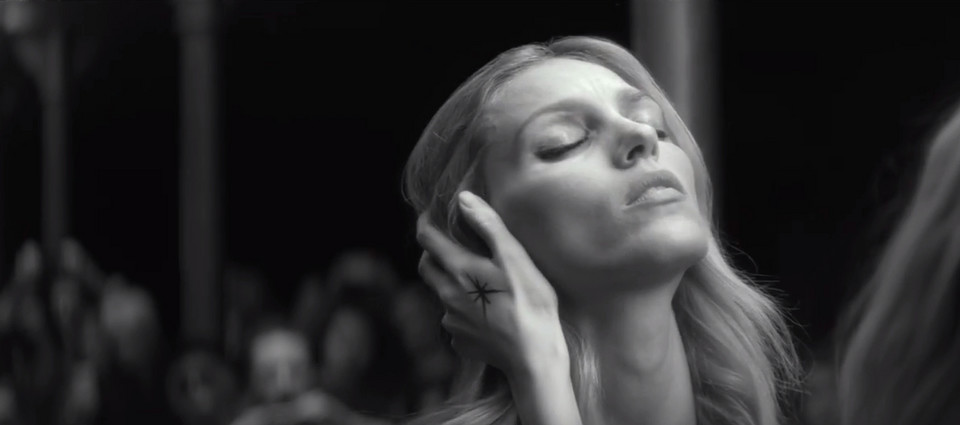 "Lost Me": Anja Rubik w teledysku Mary Komasy