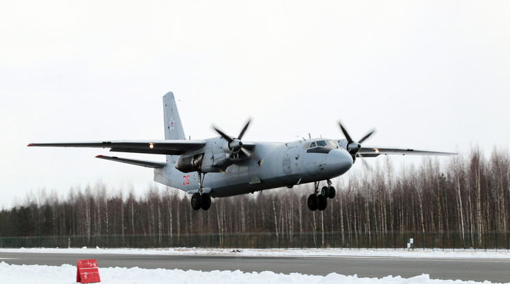 Egy ilyen, AN-26 szállító gép zuhant let/Illusztráció: AFP