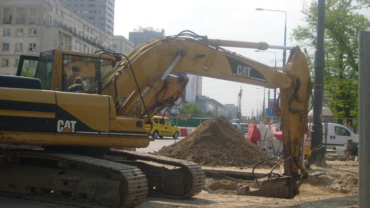 Na ten dzień czekają tysiące kierowców w Warszawie. Dziś zostanie otwarta ulica Marszałkowska. Na jedną z najważniejszych arterii stolicy także wrócą autobusy. Tramwaje pojawią się na niej za tydzień.