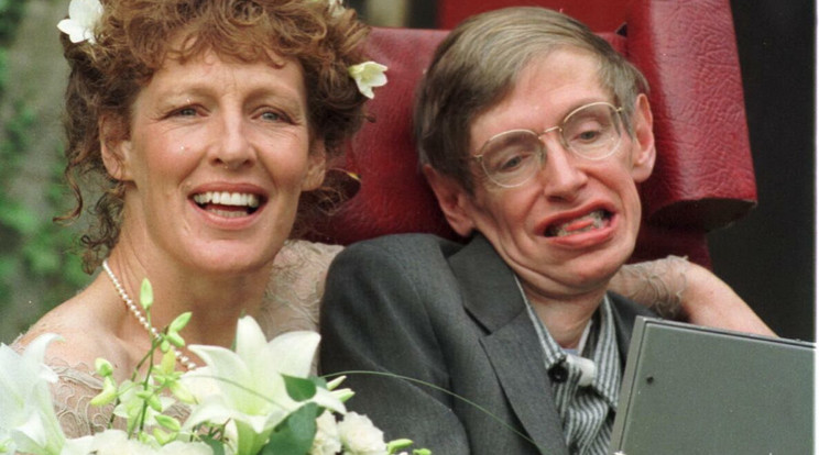 Az ápolónő Elaine Mason és Stephen Hawking 1995-
ben házasodott össze, 11 év után el is váltak /Fotó: Northfoto