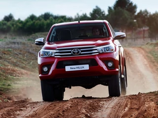 toyota_hilux_invincible_double_cab