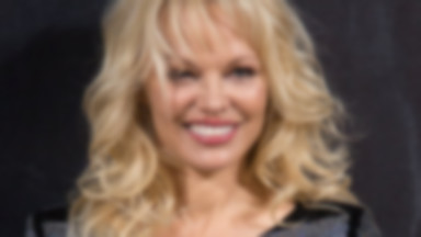 Pamela Anderson odsłania nogi na imprezie. Piękna?