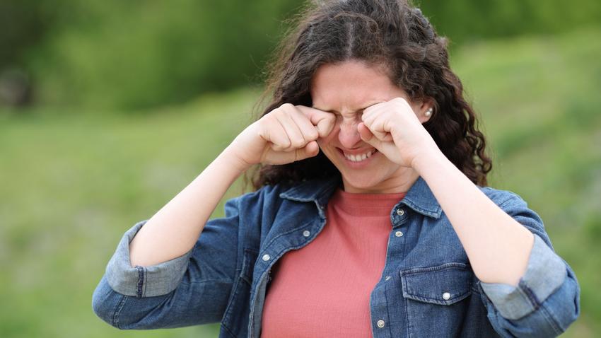 allergia szem viszket könnyezik vörös tünet