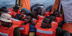 Pięciokrotny wzrost liczby migrantów. Wakacyjny raj zalewa kryzys. "Jest coraz gorzej"