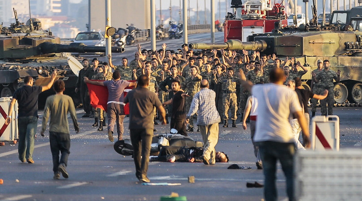 Megtorlás a Boszporusz-hídon / Fotó: Europress-Gettyimages