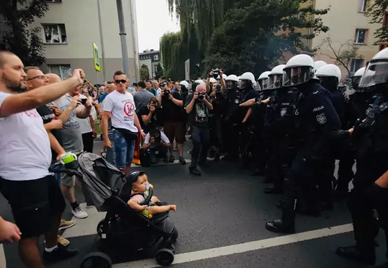 5-minutowy skrót zamieszek w Białymstoku. "Niesłychana nienawiść i nieszczelny kordon policji"