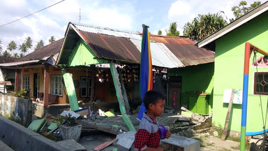 Tsunami uderza w indonezyjską wyspę Sulawesi