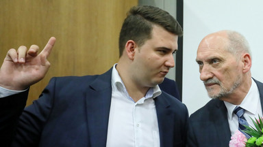 Bartłomiej Misiewicz z dala od polityki. Pomaga medykom