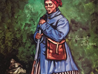 Harriet Tubman działała w ramach Underground Railroad, podziemnej sieci wsparcia dla uciekających niewolników, którą tworzyli głównie byli niewolnicy i biali abolicjoniści