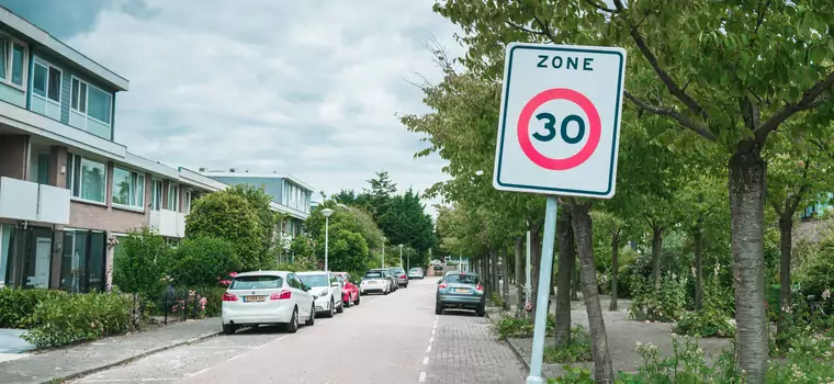 W Holandii stanęły nowe znaki drogowe. Max Verstappen dostał swoje ograniczenie prędkości