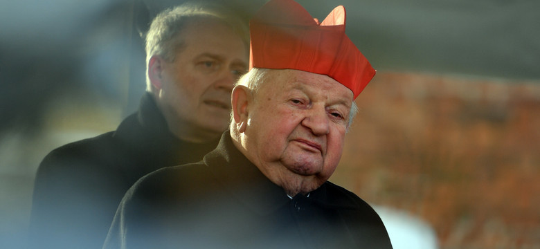 Kardynał Dziwisz staje w obronie Jana Pawła II. "Przyszedł dla nas czas próby"