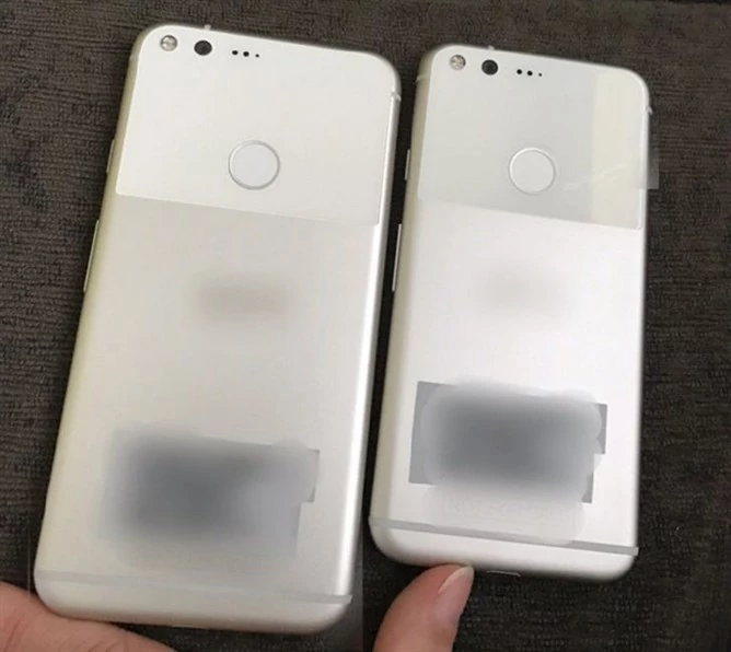 Google Pixel XL i Pixel z tyłu