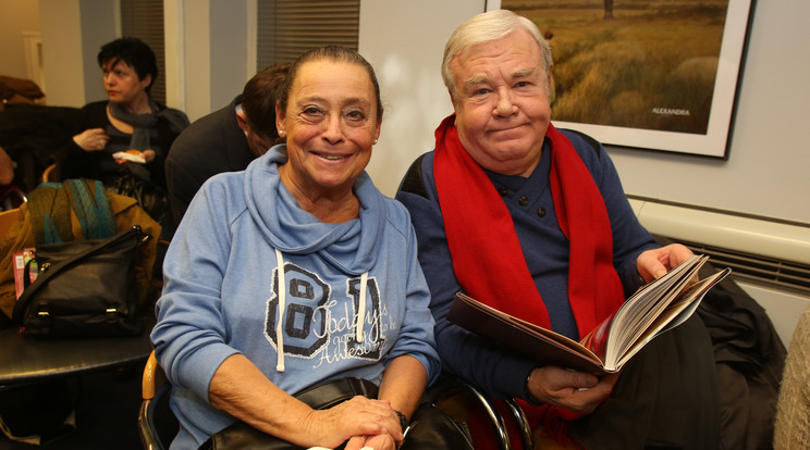 Vigyáz rá
Gálvölgyi János magas
vérnyomása miatt került
kórházba, felesége, Judit
van mellette/Fotó: RAS ARCHÍV