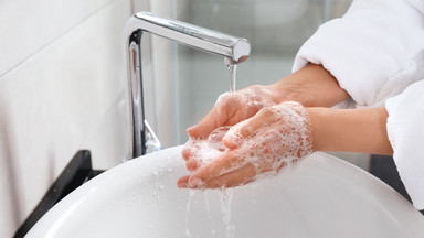 Jak prawidłowo myć ręce? Uwaga, to wcale nie jest takie proste!