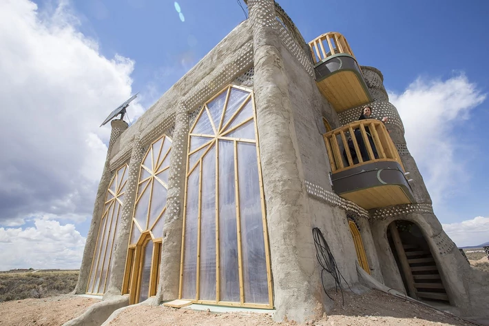 Earthships - samowystarczalne domy