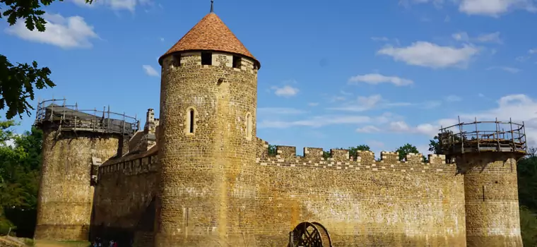 Od ponad 20 lat powstaje zamek budowany wyłącznie za pomocą średniowiecznych technologii