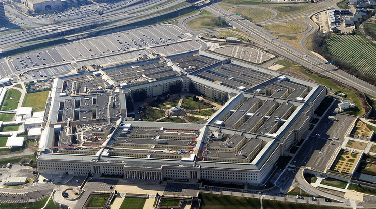 A Pentagonba két hivatalos személynek címezte a leveleket /Fotó: AFP