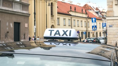 Pasażerka chciała jechać do banku. Taksówkarz szybko zrozumiał, co się dzieje