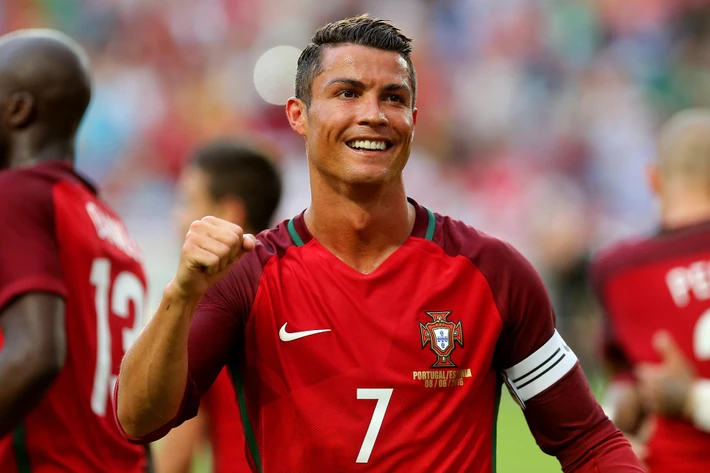 1. Cristiano Ronaldo (piłka nożna) - 88 mln dol.