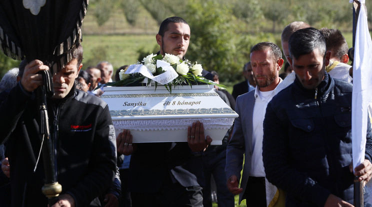 Sanyika a család szemefénye volt, könnyek között vettek búcsút a kisfiútól /Fotó: Fuszek Gábor