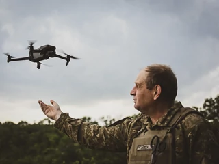 Jedną z oczywistych zalet dronów w porównaniu z żołnierzami jest brak poglądów politycznych.