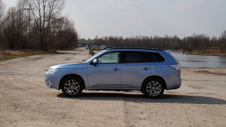 Wygodny SUV pod napięciem - Mitsubishi Outlander PHEV