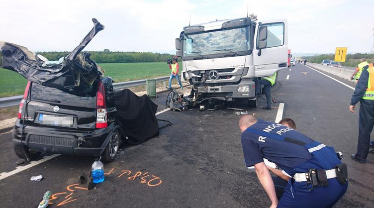 Egy rendőrnő halt meg a balesetben