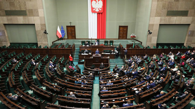 "Lex Kaczyński" w Sejmie. Posłowie przeciwko ustawie [RELACJA NA ŻYWO]