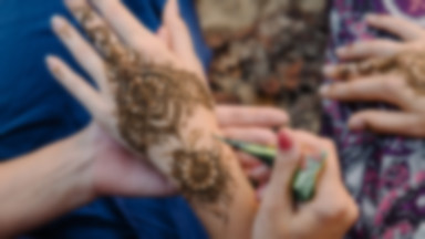 Tatuaż z henny może być niebezpieczny. Uważaj!