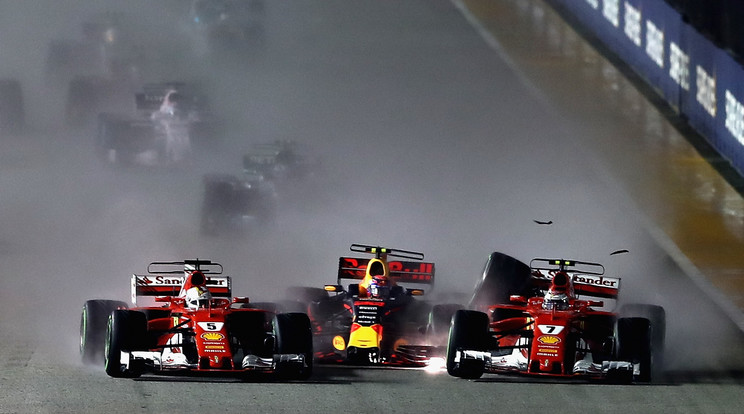 Az élről rajtoló Sebastian 
Vettel (balról), Max Verstappen és Kimi Räikkönen 
kiütötte egymást /Fotó: GettyImages