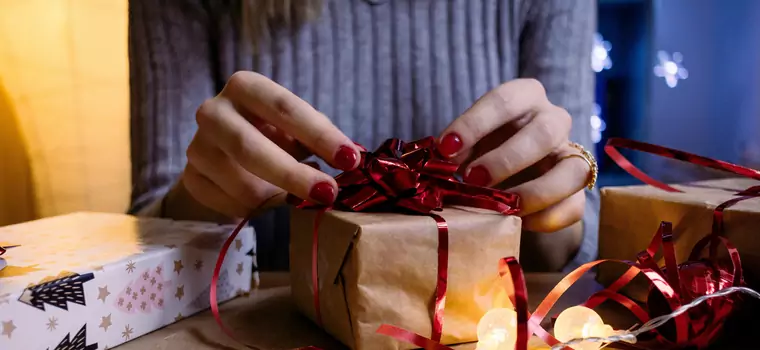 Najlepsze gadżety na prezent. Kontrolery, drukarka Instax i nie tylko