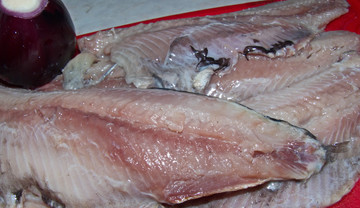 Polskie ryby przebijają łososia i dorsza z importu. Są zdrowsze i tańsze