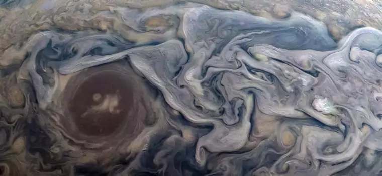 Burza na Jowiszu hitem internetu. NASA publikuje niezwykłe zdjęcia