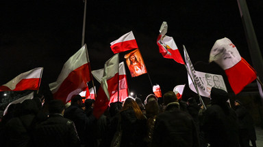Manifestacje solidarności z Mariuszem Kamińskim i Maciejem Wąsikiem. Pojawili się posłowie PiS