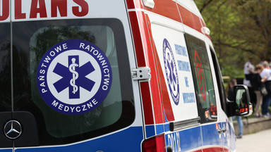 Wypadek na parkingu w Strzelinie. 5-latka i 17-latka trafiły do szpitala