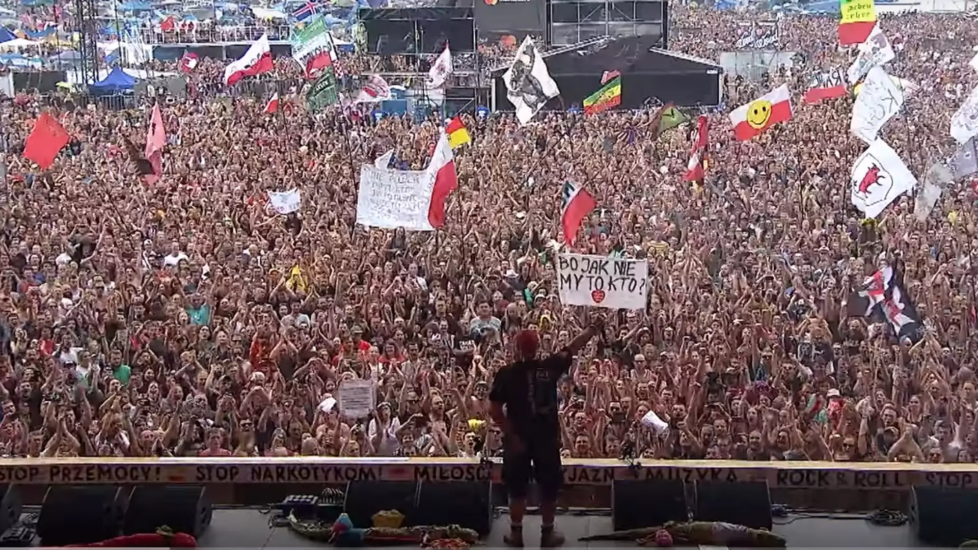 "Mazurek Dąbrowskiego" na kilkadziesiąt tysięcy gardeł na otwarcie Woodstocka. Są ciary! [WIDEO]