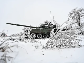 Czołg T-72 widziany podczas specjalnego szkolenia żołnierzy 128. wydzielonej górskiej brygady szturmowej Armii Zakarpackiej Sił Zbrojnych Ukrainy. Zaporoże, południowo-wschodnia Ukraina