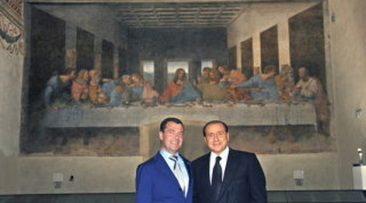 Berlusconiék tilosban fotózkodtak