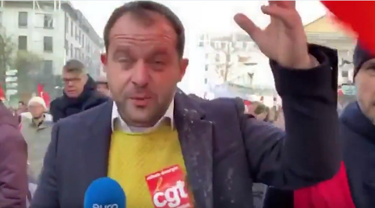 A riporter zseniálisan reagálta le az őt érő atrocitásokat a tüntetésen / Fotó: Twitter/ Euronews