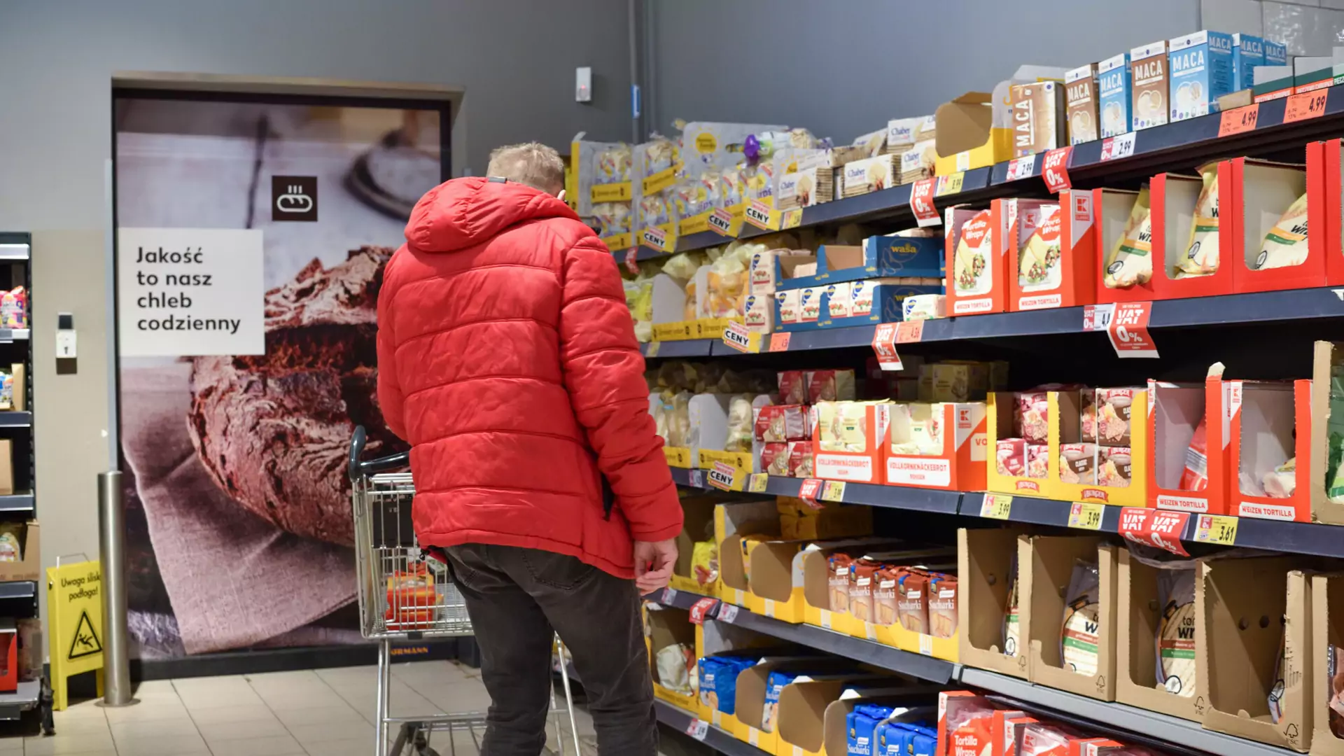 Młodzi nie oszczędzają na jedzeniu. "Wolę drogi chleb z piekarni niż tani z marketu"