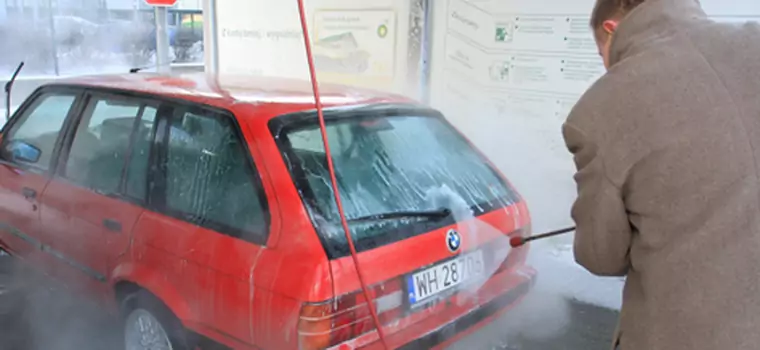 Jak umyć auto w duży mróz?