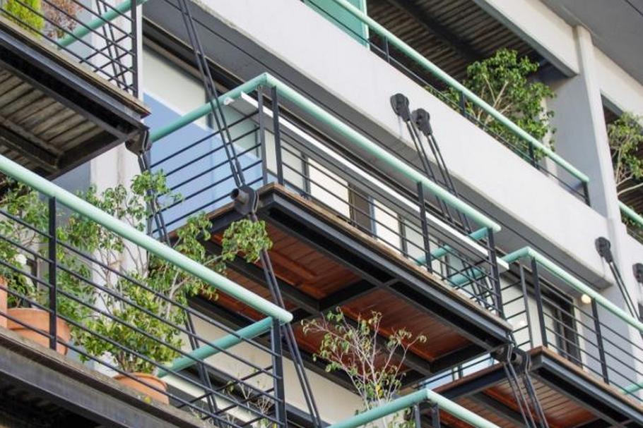 Kozzi-apartment_building_with_balconies-883x588