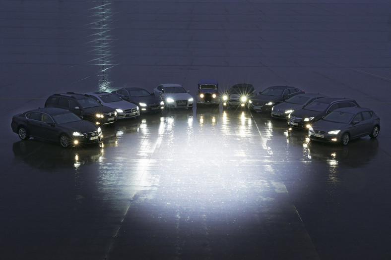 Porównanie świateł samochodowych: sprawdzamy, jak w praktyce działają: halogen, ksenon oraz lampa LED