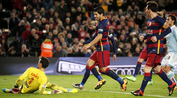 Messi (jobbra) büntetőből passzolt Suáreznek/Fotó: AFP