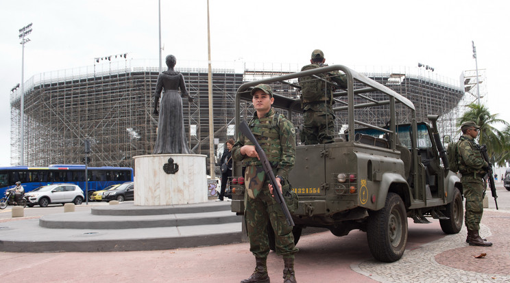 Rengeteg a fegyveres, mégis rossz a közbiztonság /Fotó: AFP