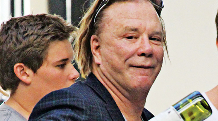 Schwarzi fiaival csicsentett be Mickey Rourke