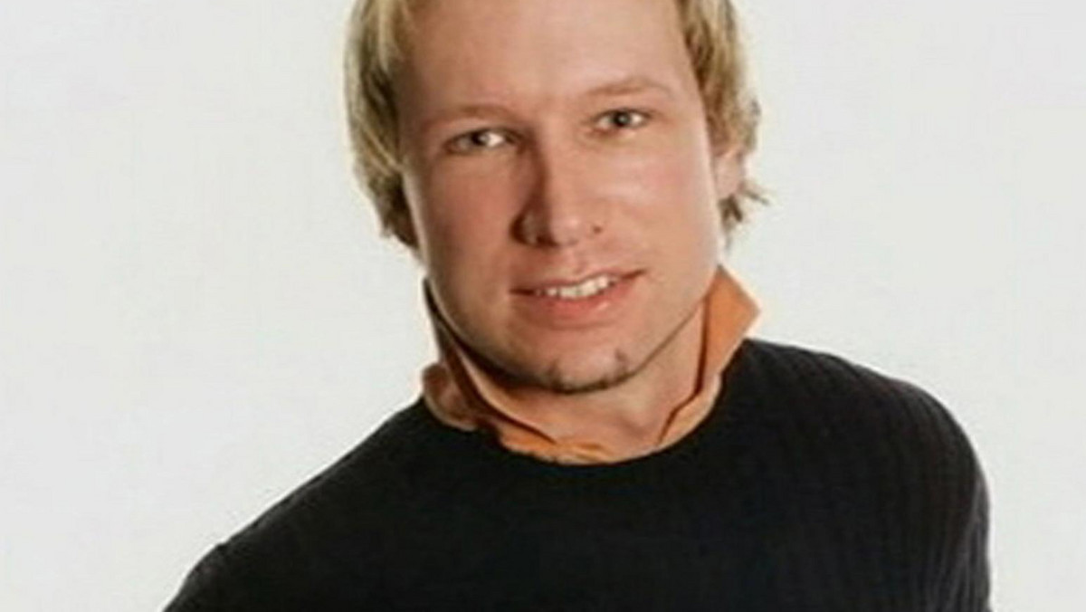 Zabójca Anders Breivik, który w piątek zastrzelił 85 osób na wyspie Utoya niedaleko Oslo, prowadził ogień przez blisko półtorej godziny, a potem dał się bez oporu aresztować - poinformował na konferencji prasowej p.o. szefa norweskiej policji Sveinung Sponheim. Wieczorem obrońca Breivika przekazał jego słowa, które wypowiedział na wstępnym przesłuchaniu: "Moje działania były potworne, ale niezbędne" - informowała TVN 24.