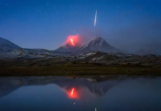 Niezwykłe zdjęcie pokazujące siłę natury. Wybuchający wulkan i meteor na jednej fotografii